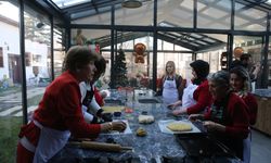Tokat'ta kadınlar yaptıkları kurabiyeleri çocuklara hediye etti