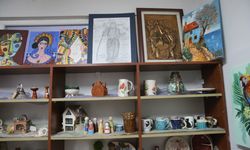 Tokat'ta seramik eğitimi alan kadın süs eşyaları yapıyor