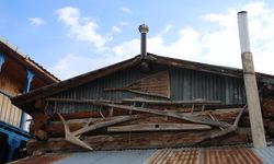 Tokat'ta topladığı 2 binden fazla eski eşyayı bahçesinde ve deposunda sergiliyor