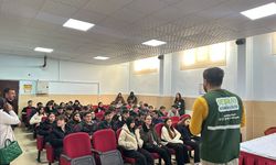 Tokat'ta Yeşilay tarafından lise öğlencilerine teknoloji ve farkındalık eğitimi verildi