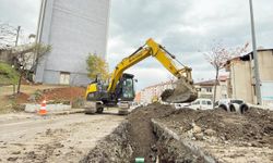 Trabzon'da TİSKİ ekiplerinin kanalizasyon hattı çalışması devam ediyor
