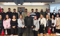 Trabzon'da üniversite öğrencilerine 'Dijital Çağda Kurumsal İletişim' eğitimi verildi