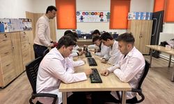 Türk öğrenciler yabancı akranlarıyla geleneksel masa oyunlarını dijital ortama taşıdı