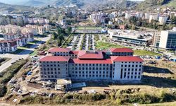 Vali Serdengeçti ile Rektör Prof. Dr. Can, yapımı devam eden morfoloji binasını inceledi