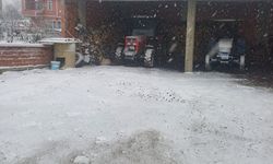 Vezirköprü'nün yüksek kesimlerine kar yağdı