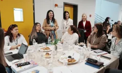 Aileyi merkeze alan çalıştay Karşıyaka'da gerçekleştirildi