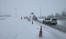 Anadolu Otoyolu Bolu kesimi İstanbul istikameti, makaslayan tır nedeniyle ulaşıma kapatıldı