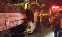 OTOBÜS TIRA ÇARPTI: 1 ÖLÜ, 3 YARALI