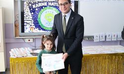 Asarcık Kaymakamı Korkmaz öğrencilerin karne sevincine ortak oldu