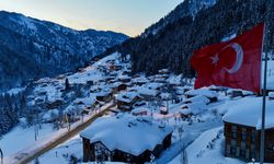 Ayder Yaylası'nda kar yağışı etkili oldu