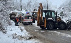 İŞÇİ ÇÖP KAMYONUNA SIKIŞTI