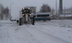Bayburt'ta karla mücadele çalışmaları devam ediyor