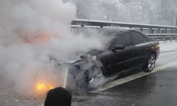 Bolu'da seyir halindeki otomobil yandı