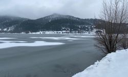 Bolu'daki Çubuk Gölü buz tuttu