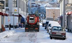 Bozkurt'ta yollardaki buzlanma deniz suyu ile önleniyor