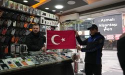 Düzce'de terör örgütü YPG/SDG yandaşlarının sınır hattında Türk bayrağına saldırısına tepki