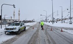 GÜNCELLEME - Bayburt-Erzurum kara yolu çığ nedeniyle ulaşıma kapandı