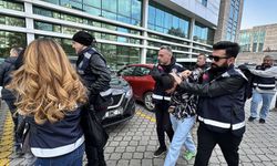 GÜNCELLEME - Samsun'da bir kişinin araçta bıçak ve satırla öldürülmesine ilişkin 3 şüpheli tutuklandı