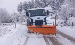 İnegöl Belediyesi karla mücadele çalışmalarını aralıksız sürdürüyor