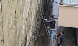 Karabük'te istinat duvarı çökme riski taşıyan apartmandaki 5 daire boşaltıldı