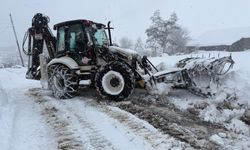 Karabük'te kar nedeniyle kapalı olan 102 köy yolunun 23'ü açıldı