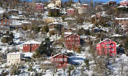 Kastamonu'da tarihi İnebolu evleri karla kaplandı