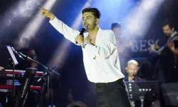Kurtuluş Kuş'tan sahneye damga vuran albüm lansmanı