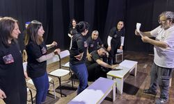 YÜREKLERİ ISITAN SAHNE...