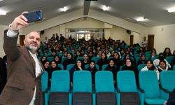 RTÜK Üyesi Davulcu, Çorum'da öğrencilerle dijital çağın fırsat ve risklerini konuştu