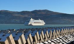 Rusya'dan Amasra'ya gelen yolcu gemisine rüzgar engeli