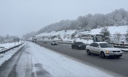 Samsun-Ankara kara yolunda kar yağışı etkisini sürdürüyor