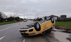 Samsun'da devrilen otomobilin sürücüsü yaralandı