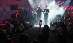 Sibel Can zarafetiyle göz kamaştırdı