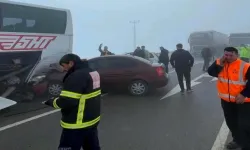 Sivas-Kayseri Karayolu'nda yoğun sis zincirleme kazaya yol açtı