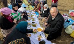 Taşköprü Belediye Başkanı Arslan'dan sarımsak tarlasında çalışan işçilere ziyaret