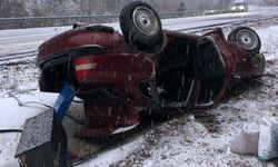 Taşova'da devrilen otomobildeki bir kişi yaralandı