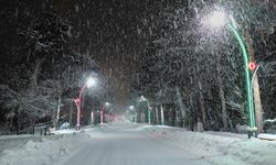 Tokat'ın ilçelerinde karla mücadele çalışmaları devam ediyor