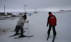 Tokat'ta jandarma, şehit ve gazi çocukları ile yakınlarına kayak eğitimi verdi