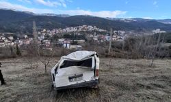 Tokat'ta uçuruma yuvarlanan kamyonetin sürücüsü yaralandı