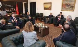 EMEKLİLER SİYASETTE UMUT ARIYOR