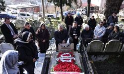 MİLLİ FUTBOLCU MEZARI BAŞINDA ANILDI