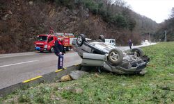 REFÜJE ÇARPTI DEVRİLDİ, YARALILAR VAR!