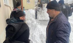 Zonguldak'ta UMKE ekipleri yoğun kar altında iki hastayı hastaneye ulaştırdı