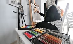 6 ŞUBAT DEPREMLERİNİN ÜÇÜNCÜ YILI - Depremin ardından kurduğu yeni yaşamında resimle hayata tutundu