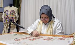 Aile yadigarı 200 yıllık çeyizden aldığı ilhamla Anadolu kültürünü geleceğe taşıyor