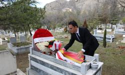 Almanya'daki ırkçı saldırıda hayatını kaybeden Saraçoğlu Çorum'daki kabri başında anıldı