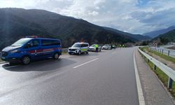Amasya'da bariyere çarpan otomobildeki 3 kişi yaralandı