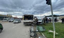 Amasya'da midibüs ile hafif ticari aracın çarpıştığı kazada 6 kişi yaralandı