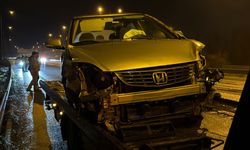 Anadolu Otoyolu'nda bariyere çarpan otomobil sürücüsü ağır yaralandı