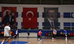 Anne ve babalar 'güçlü aile' için çocuklarıyla mutfakta ve sahada buluşuyor